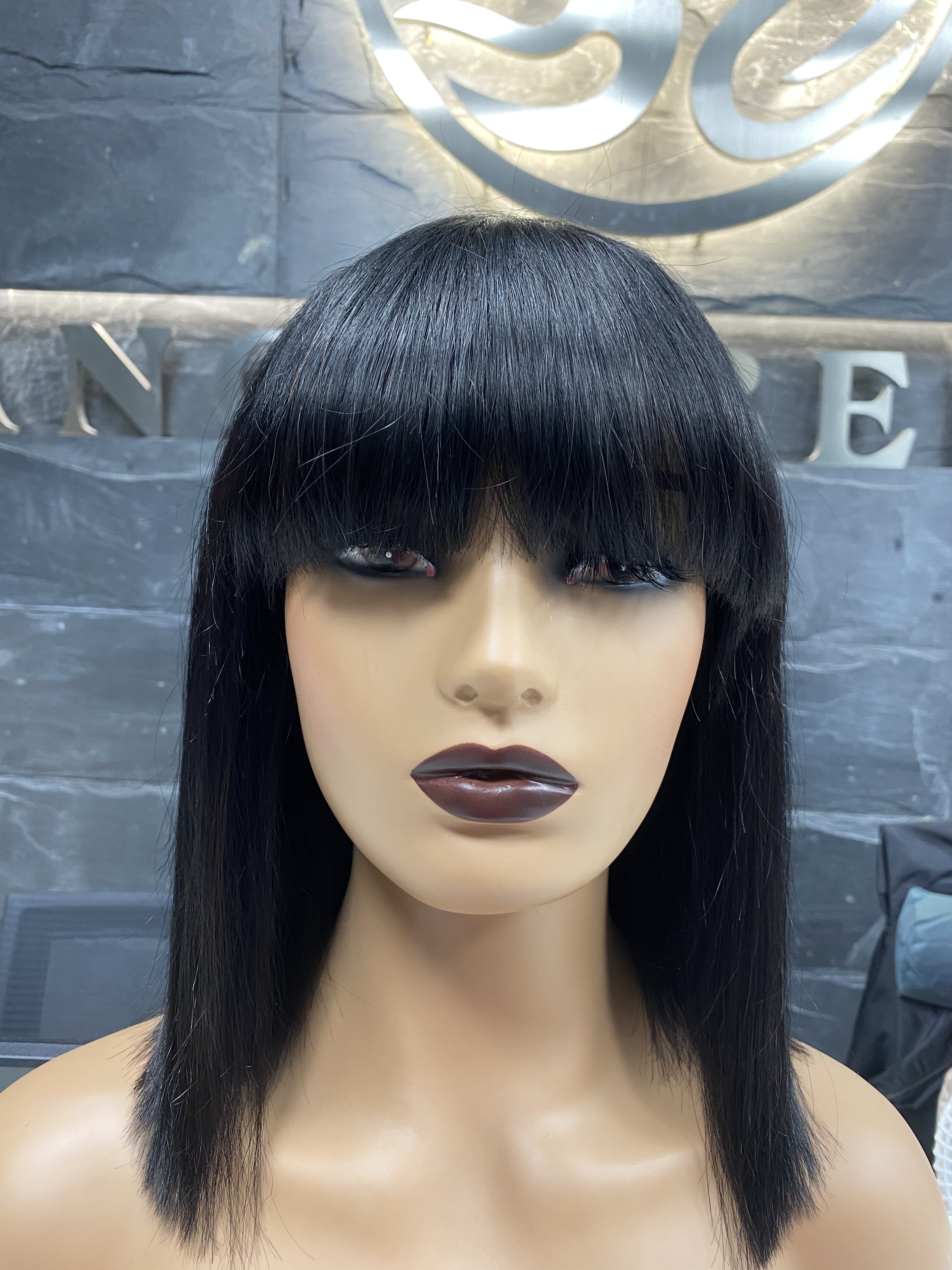 Human Hair Short Bob Wig avec une frange pour les femmes noires pas cher