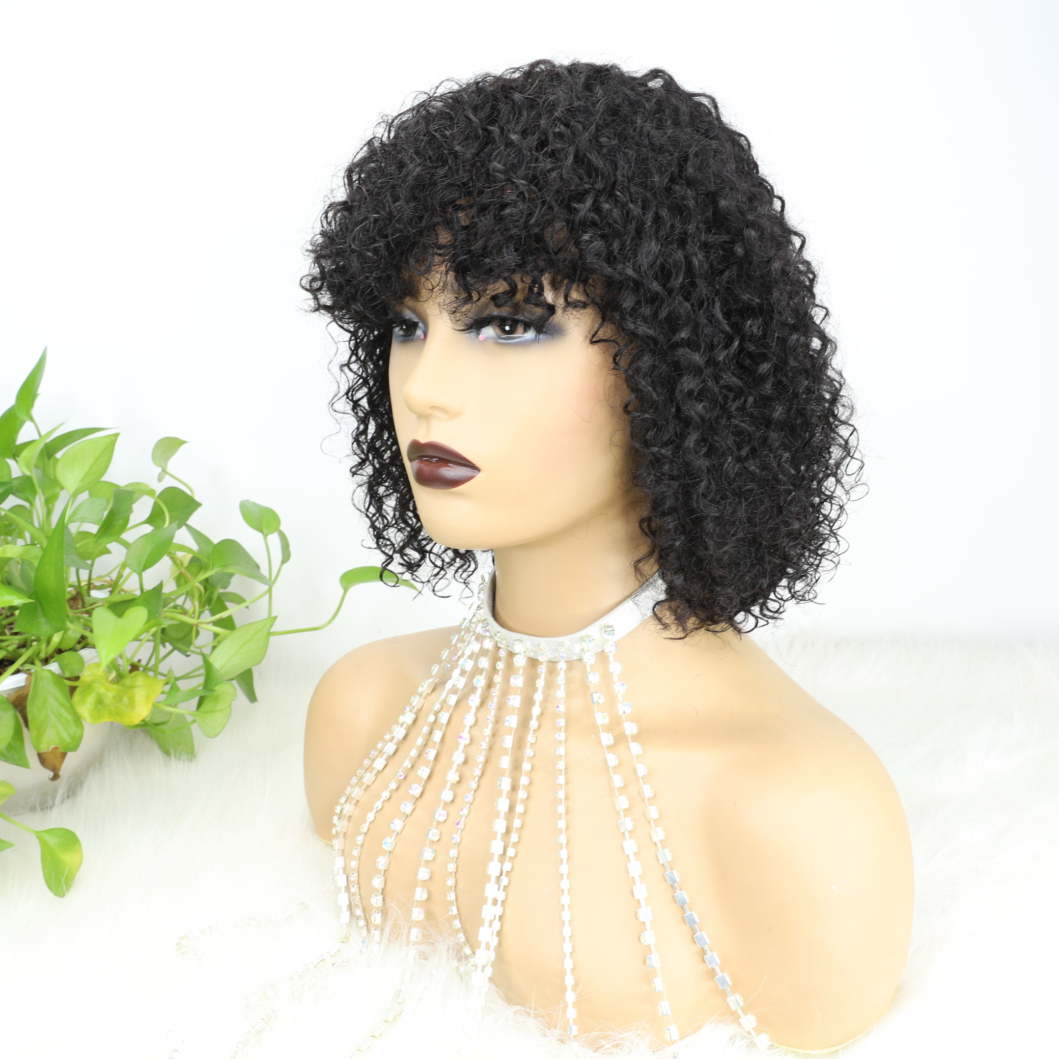 Jerry Curly Human Hair Wigs pour les femmes noires avec une frange couleur naturelle