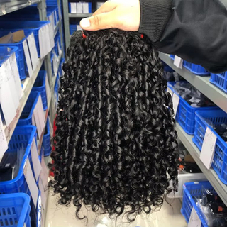 Bouleaux de cheveux bouclés vierges cru