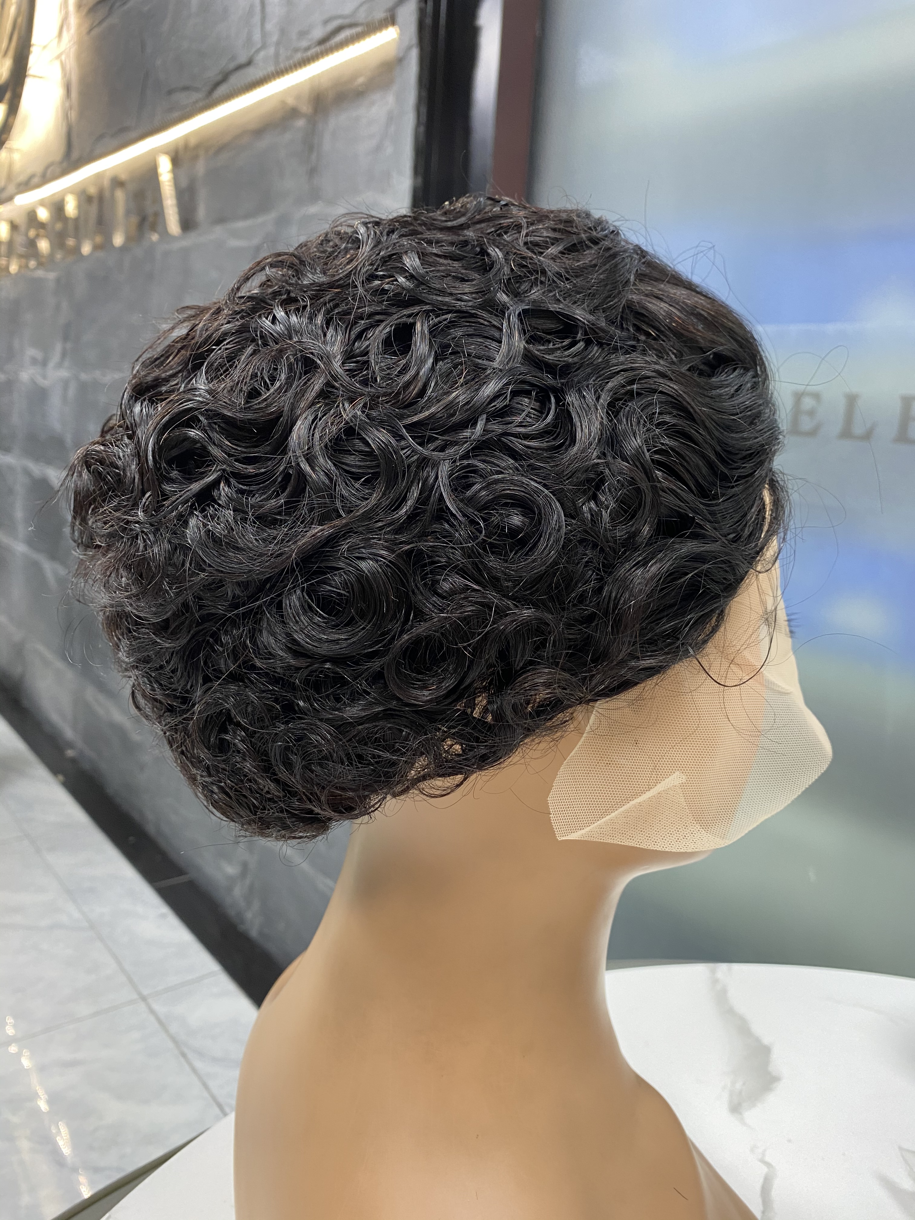 Angelbella Hair Wholesale HD Lace Frontal Wig 180 Density double dessin de pixie Curly 13 * 4 Wig à cheveux naturels non transformés