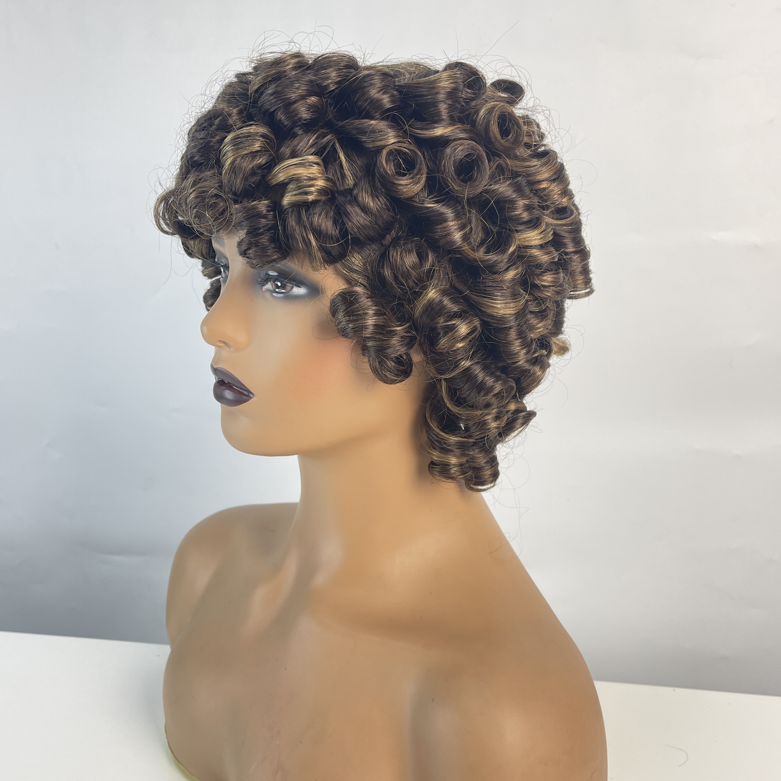 Courte perruque bouclée coquette pour femmes noires ombre bruns de cheveux humains perruques grosses boucles bouclées rebondies