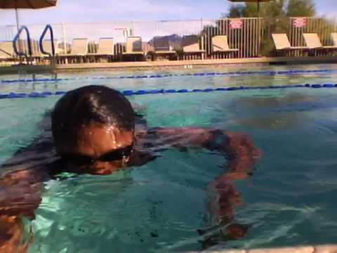 Puis-je nager avec une perruque de dentelle?