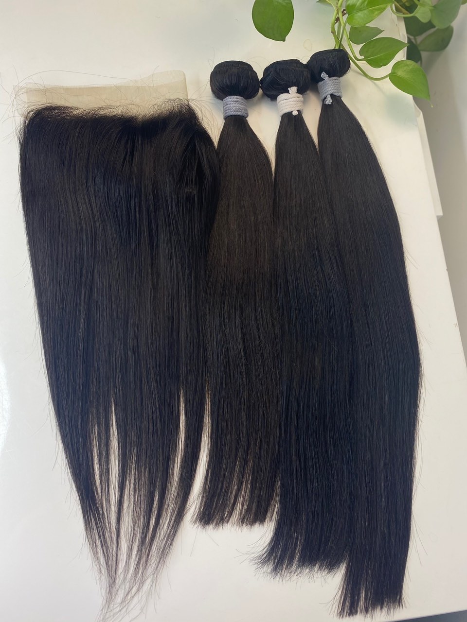 Poules à cheveux vierges brésiliens 10A avec fermetures 4x4 fermeture en dentelle ou 13x4 oreille à l'oreille Fermeture frontale Poules à cheveux humains avec fermeture