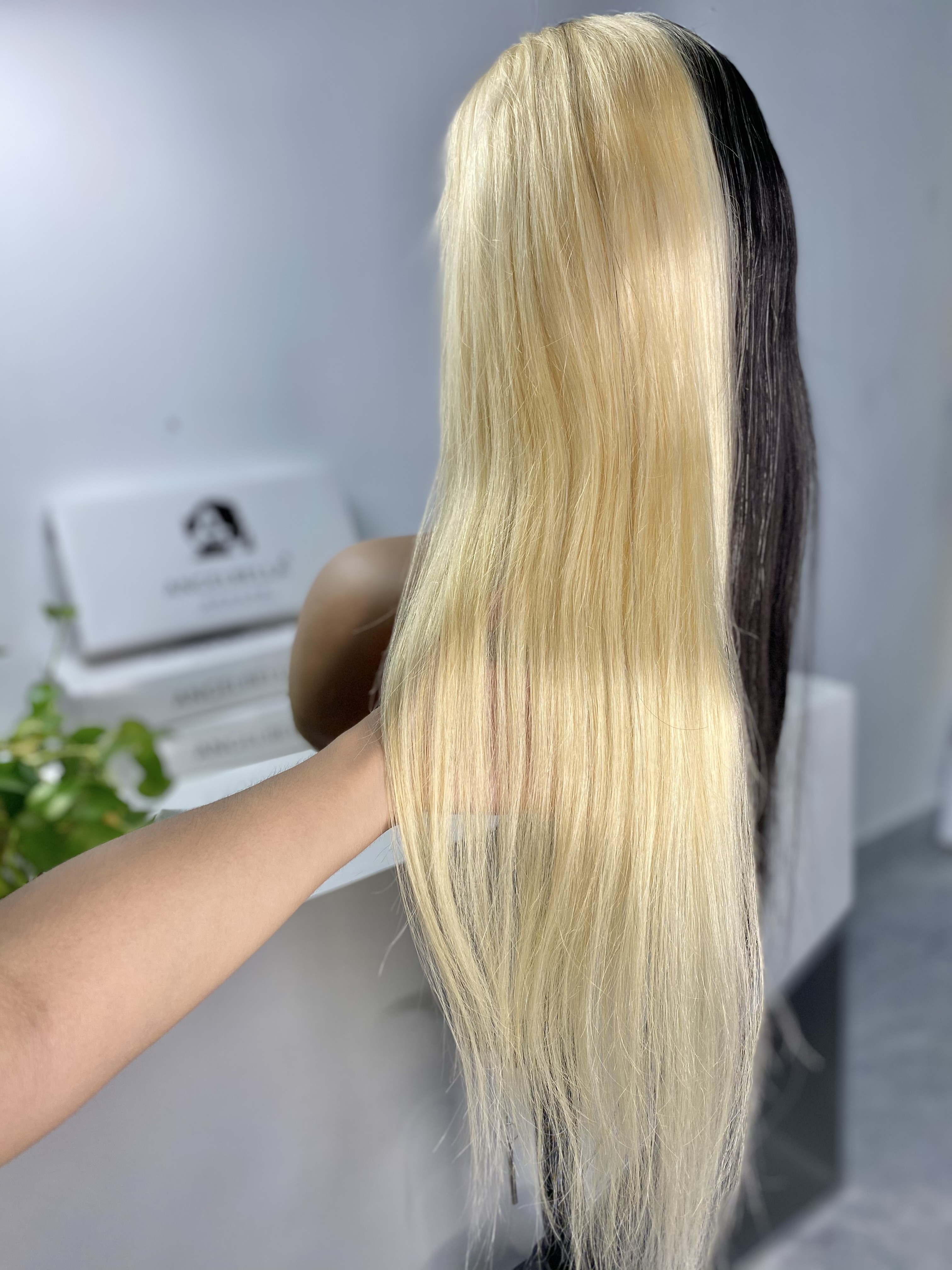 Qualité Half Black Half Blonde Couleur en gros, perruque avant en dentelle